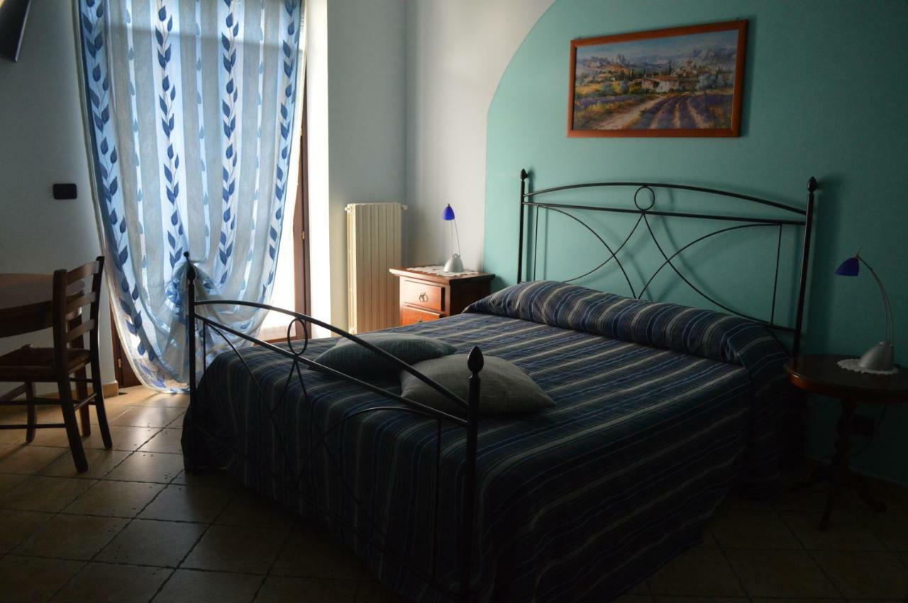 Bed and Breakfast Tra... Monti E Vigne La Morra Exterior foto